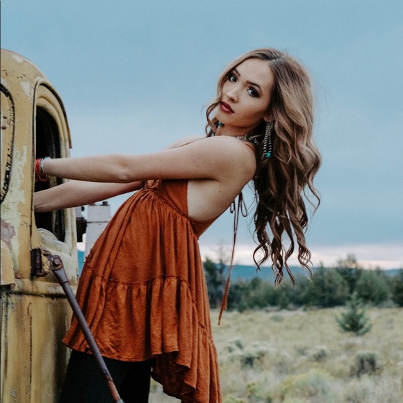 Meet your Posher, Taylor - Picture 1 of 1